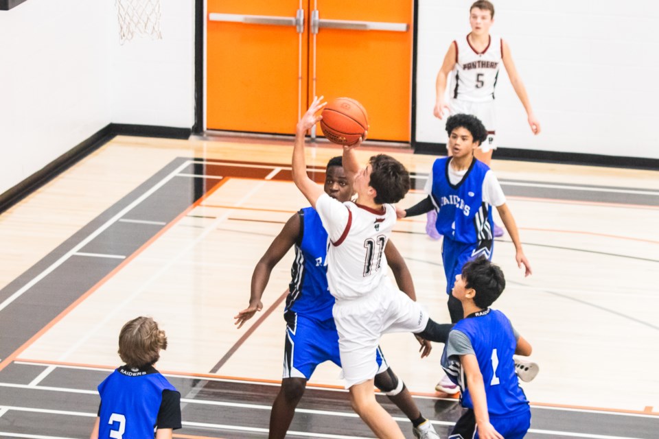 Racette Raiders (blue) and Glen Avon Panthers compete for the gold medal.