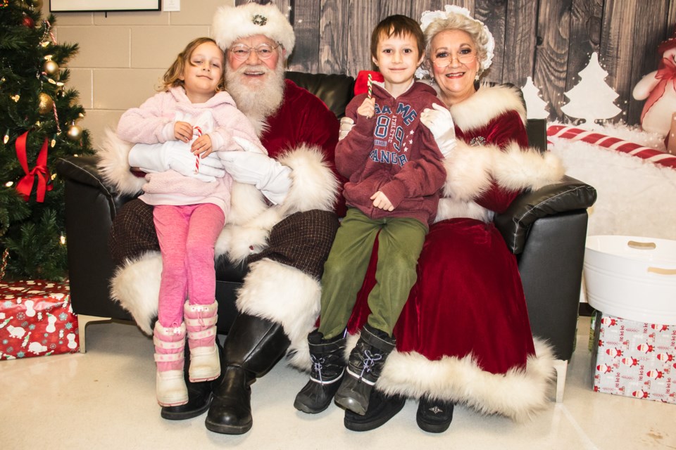 Everli and Caden was excited to meet Santa and Mrs. Claus.