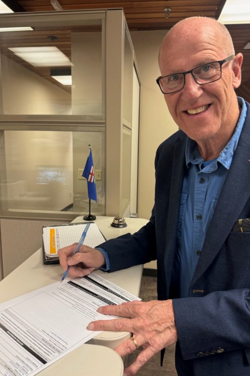 Independence referendum petition application made to Elections Alberta