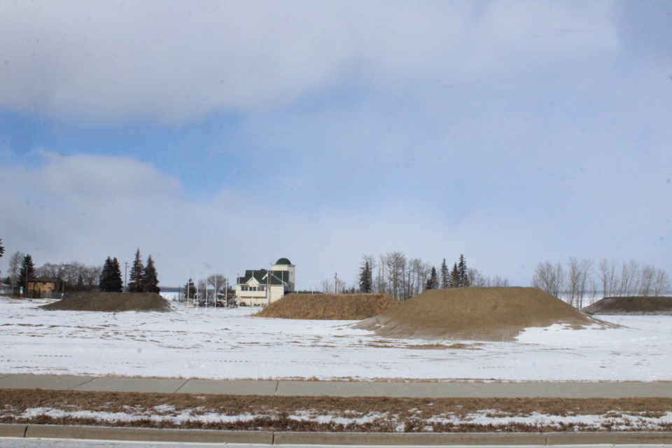 mounds-in-mcarthur-park