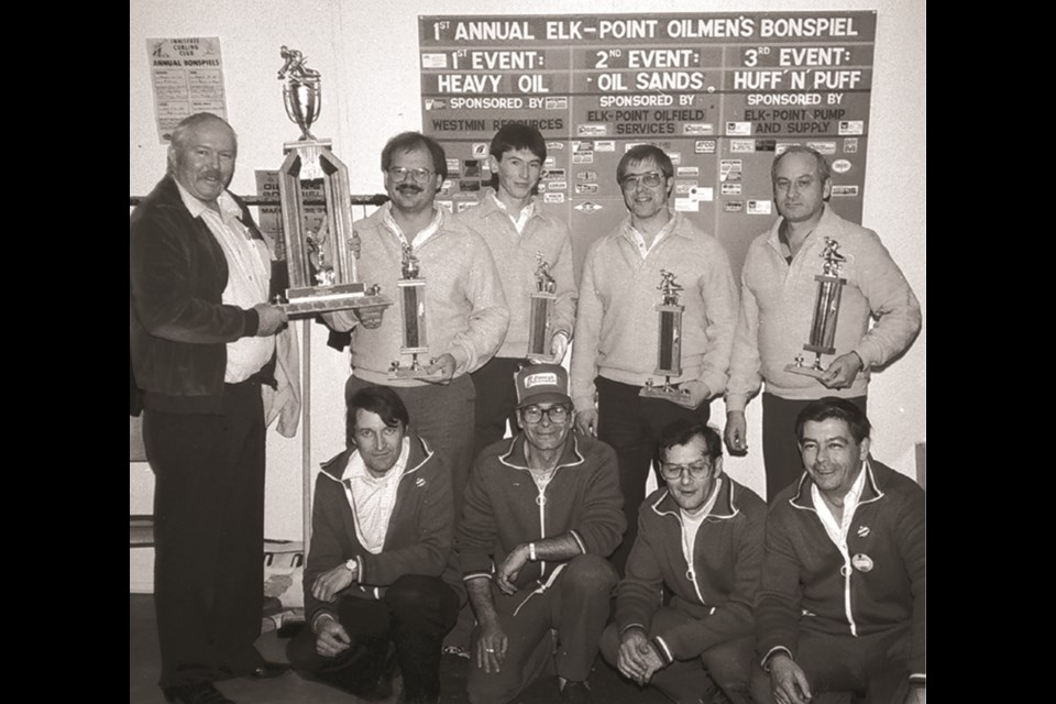 The first-ever Elk Point Oilmen’s Bonspiel champions to receive the Heavy Oil Grand Challenge trophy presented by Gordon McCuaig, were (left to right) Mel Wells, Terry Lively, Richard Klinger and Mel Klinger, whose Klinger Oilfield Services rink defeated Leyen Oilfield Service’s (front, left to right) Jim Spears, Clarence Hodgson, George Sheiber and Darwin Dean at the inaugural Oilmen’s Bonspiel in 1984. / Vicki Brooker photo