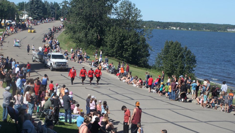 parade-summer-days-rcmp-111222233344