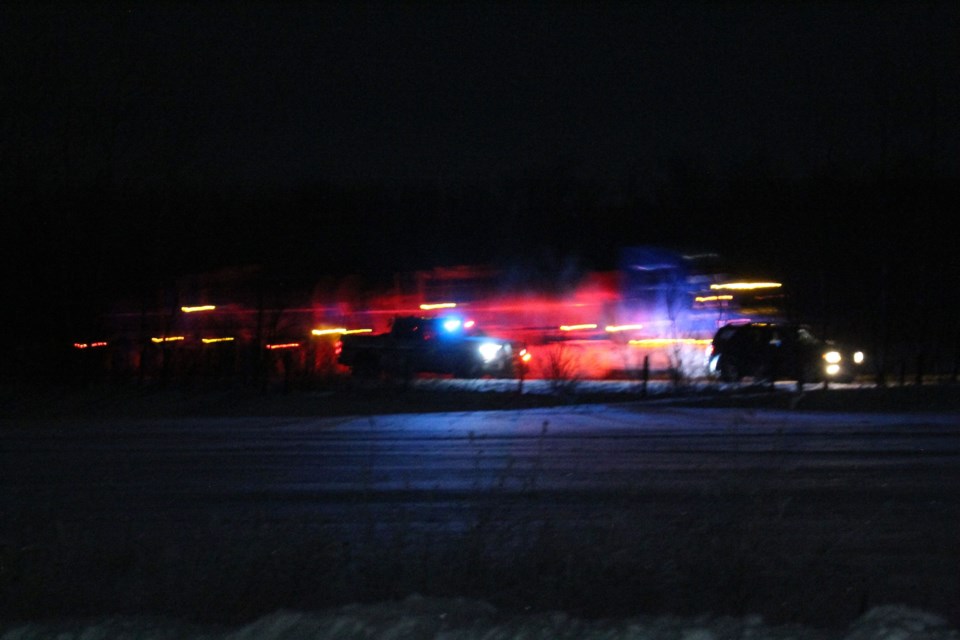 peace-officer-police-truck-pull-over-night-rob