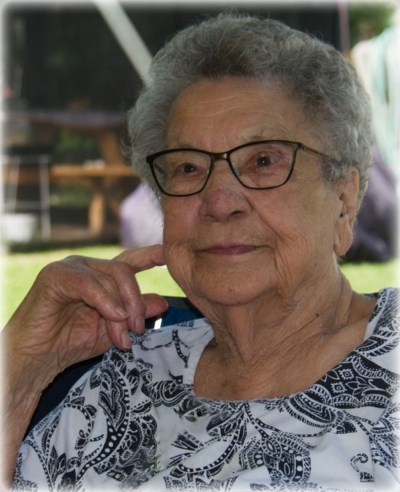 Stella Blazenko obit pic