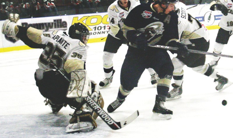 Pontiacs goalie Julien Laplante stretches to his right to make a critical save early on against Spruce Grove. Despite the excellent play from Laplante the Pontiacs lost the