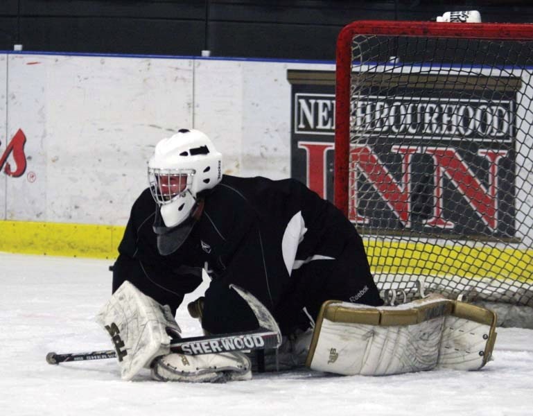 He looks like Dylan Wells, covers the puck like Wells, probably even smells like Wells. But that&#8217;s definitely not Pontiacs goalie Dylan Wells. No, that&#8217;s Nouvelle 