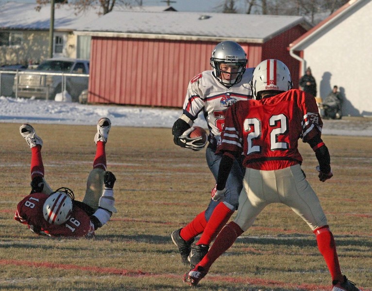 Bandits running back Donovan Campeau dodges an opponent during Saturday&#8217;s game.