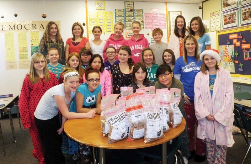 H.E. Bourgoin&#8217;s leadership group CHANGE (Children Helping All Nationalities Grow Equally) gather for a group photo with bags they&#8217;ve filled with pennies