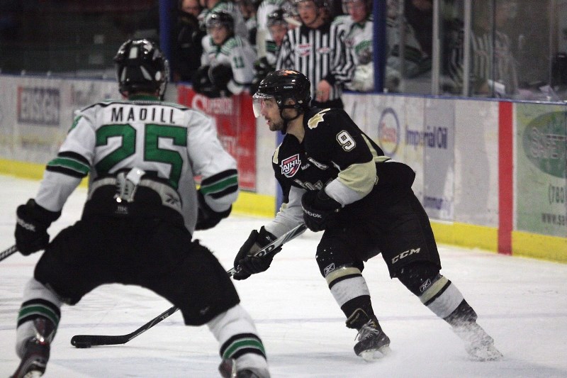 Pontiacs forward Tanner Dusyk scored a goal and was named the Pontiacs game star in Saturday 3-2 shootout win over the Whitecourt Wolverines.
