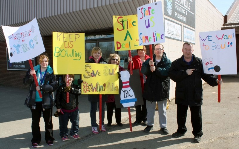 A group of local bowlers gathered on the streets of Bonnyville to demonstrate their support for bowling in Bonnyville. Last week, it was revealed that the town&#8217;s only