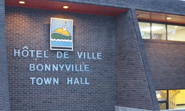 Bonnyville Town Council agreed on a set of criteria that gives company using local workers a leg up in bidding on the new town hall project.