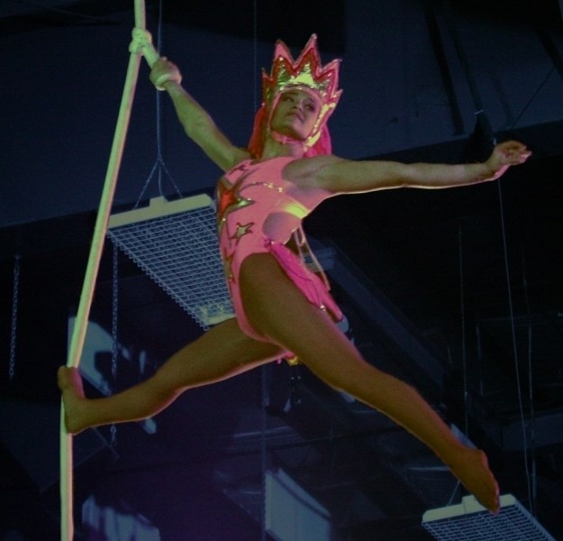 Aiperi &#8220;Aika&#8221; Kozugulova hangs off a rope in a full pose at the Royal Canadian Circus on May 31