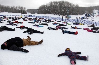 Over 135 people at Kinosoo Ridge took part in the attempt to break the world record for snow angel making on Saturday.
