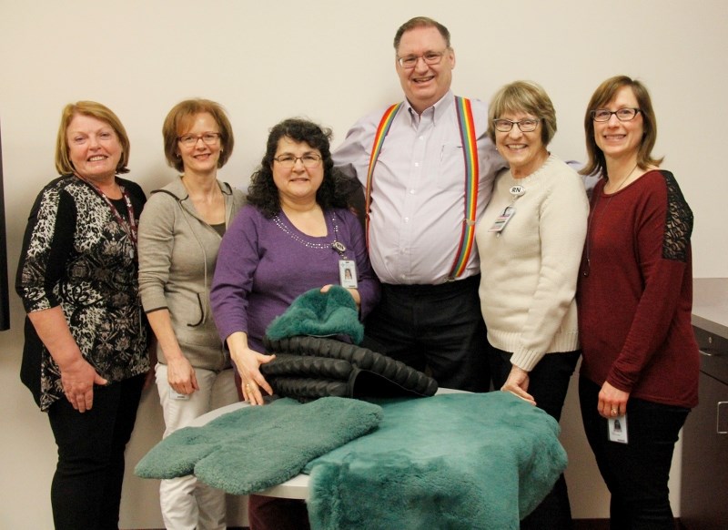Thanks to donations from the public, the palliative care committee was able to donate $2,600 in funding to help in the purchase of some much needed equipment for the home