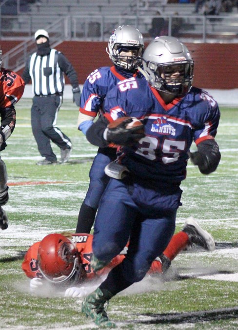  Duncan Critch has his eyes focused on the end zone.