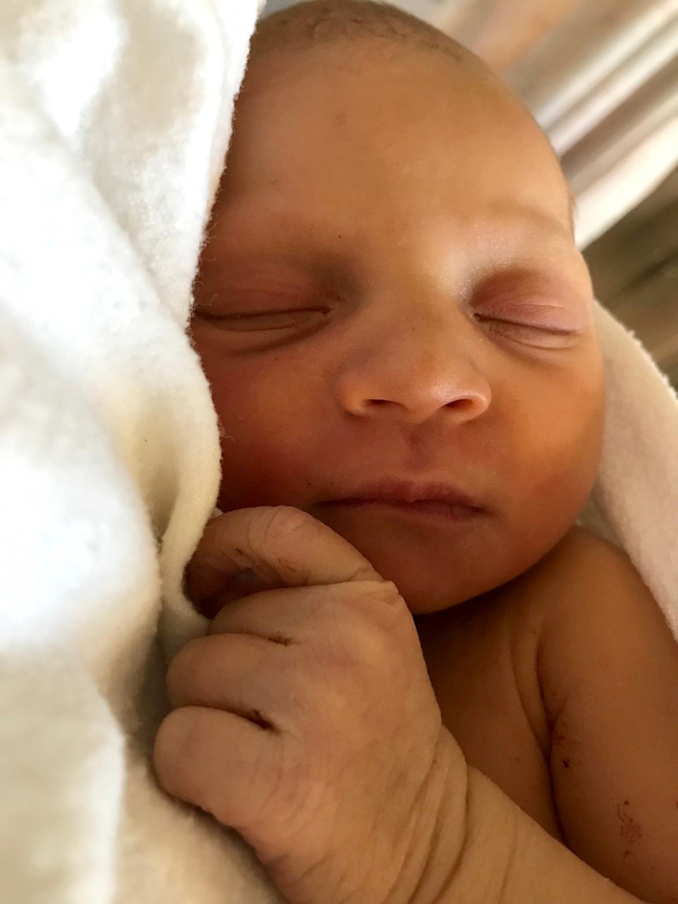  Charlotte Marie Runzer weighed 6-lbs,     5-oz and came in at 47.5-cm long.