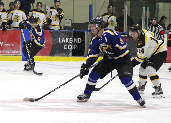  Keeping his eye on the goal during their game against the Fort Saskatchewan Chiefs on Saturday was Bonnyville Sr. Pontiac Denis Cadrin. - Photo by Robynne Henry