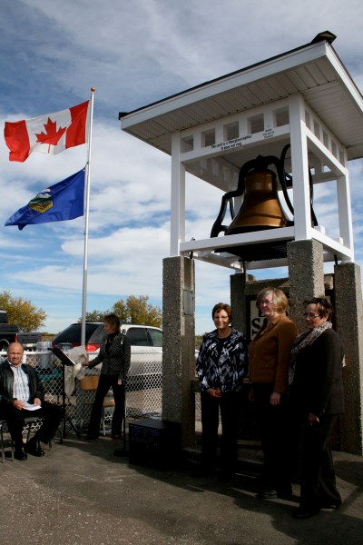 At right, Beacon Corner Pioneer Society members Penny Kostura and Sheila Werstiuk join MLA Genia Leskiw to unveil the Beacon Corner Monument on the afternoon of Sept. 25.