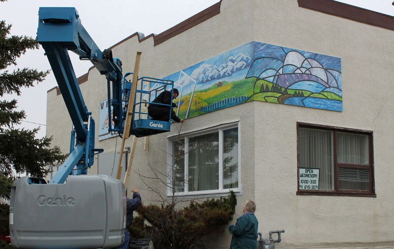 On Oct. 24, volunteers for the Visual Arts Centre installed the first of four mural panels at the centre, with the centre members hoping to have put up at least nine panels