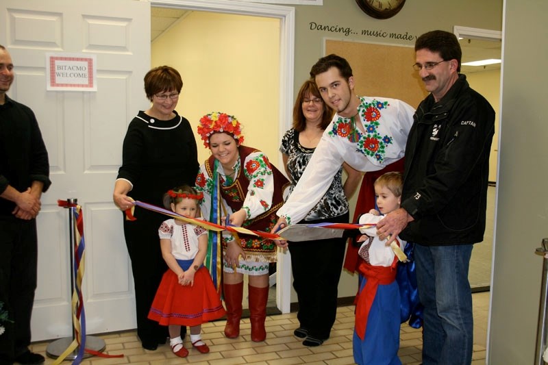County of St. Paul Coun. Maxine Fodness, dancers Lexis St. Arnault, Jenna Chomlak, Ryan Galas and Tyler Mortenson and St. Paul Mayor Glenn Andersen cut the ribbon at the St.