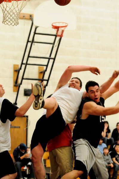 Team 1999-2001 forward Lyndon Suntjens (#15 Black) and Team 2008-10 team forward Jesse Miller (White) battle for a loose ball during the men&#8217;s final game at the Ashmont 