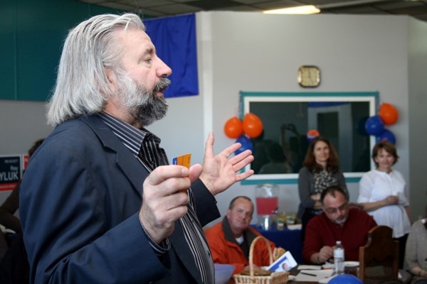 PC candidate Ray Danyluk speaks to supporters at the grand opening of his St. Paul campaign office on Saturday.