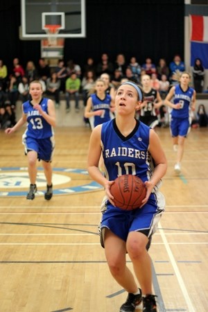 Racette Raider Madi Watt takes the ball to the basket during the Raiders 44-32 overtime victory over the Glen Avon Panthers in the SPAA junior finals.