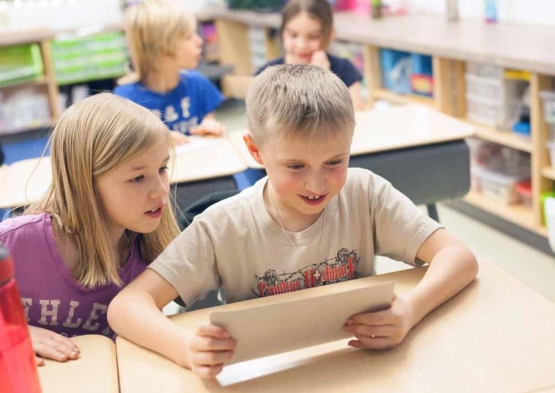 Madison Robinson (left) and Sawyer Amos-Slonowski (right) excitedly read the letters they received from Canadian soldiers stationed overseas.