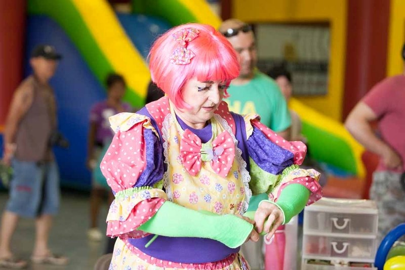 A clown brought smiles to children&#8217;s faces with her balloon animal creations on Canada Day in St. Paul.