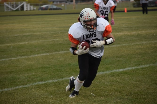 The St. Paul Lions&#8217; Cole Macmillan tried to find some room on the left side of the field during one of his team&#8217;s offensive plays.