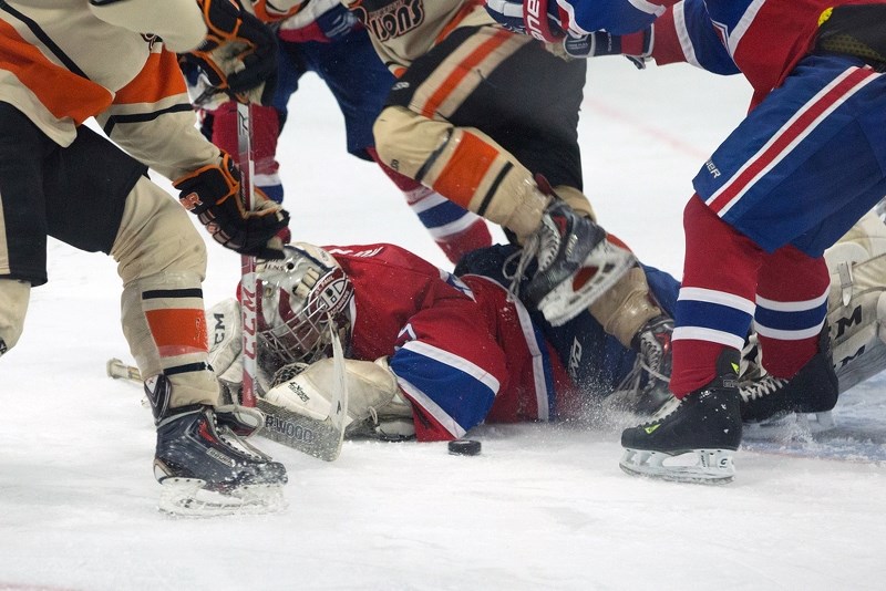 The Canadiens welcomed the Wainwright Bisons to home ice last Friday evening, prevailing with a 5 &#8211; 4 win to keep their perfect win record alive.