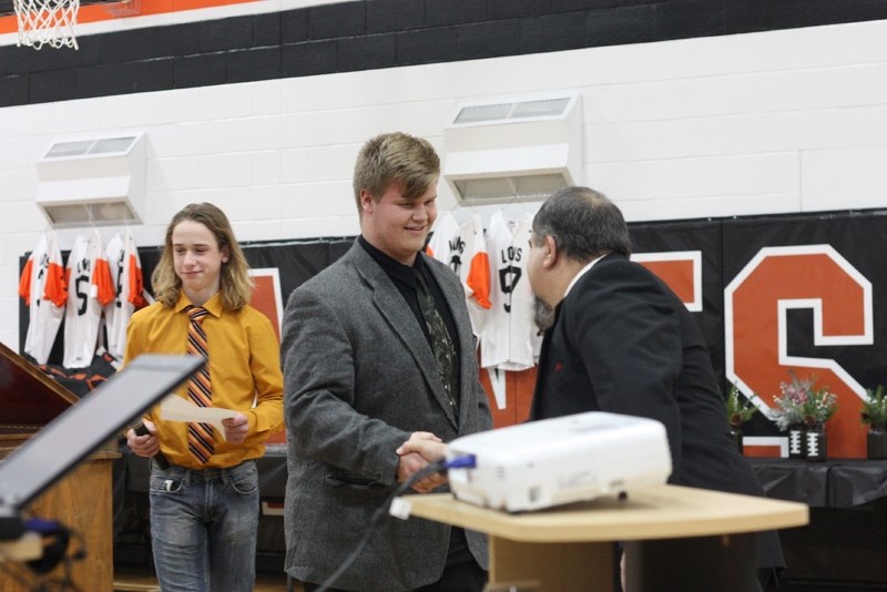 Odin Smith receives an award for Outstanding Offensive Lineman.