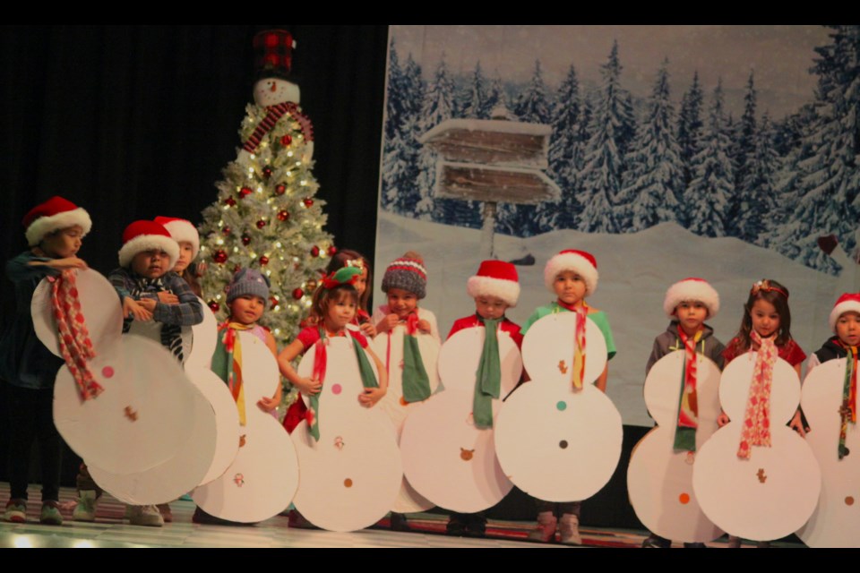 Kindergarten students at Amisk Community School sang ‘I’m a Little Snowman’ and ‘I’m a Little Snowflake’ at the concert. Chris McGarry photo.