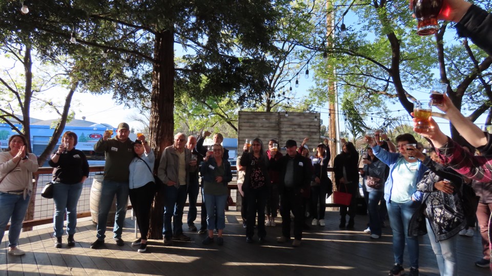 entire-class-cheers-during-tour