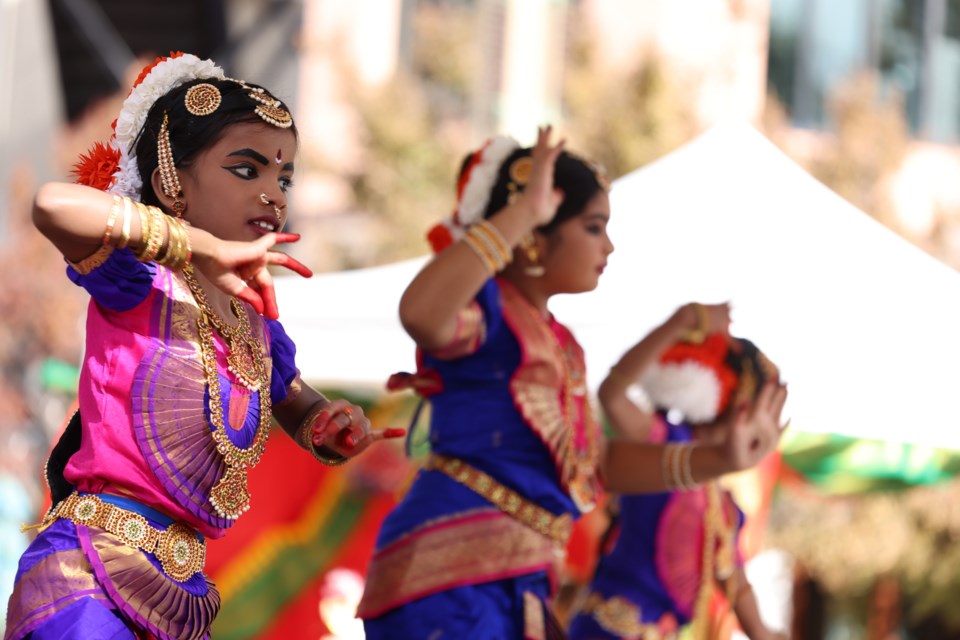 diwali-dancers