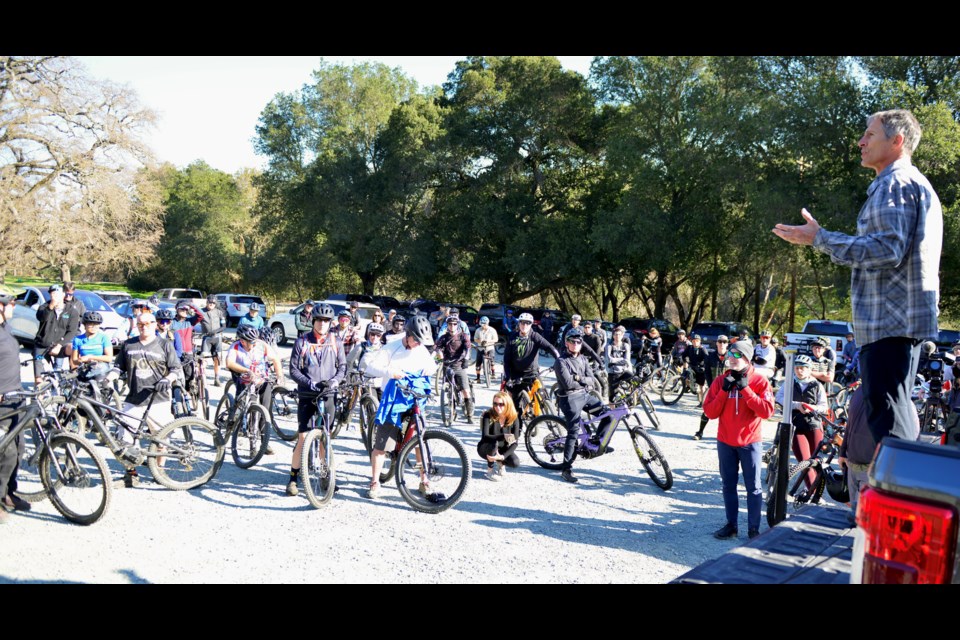 Chris Beratlis addresses the dozens of mountain bikers who participated in the Pleasanton Ridge protest ride, including cyclists from Modesto and South Lake Tahoe.