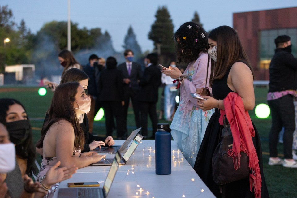 outdoor-prom