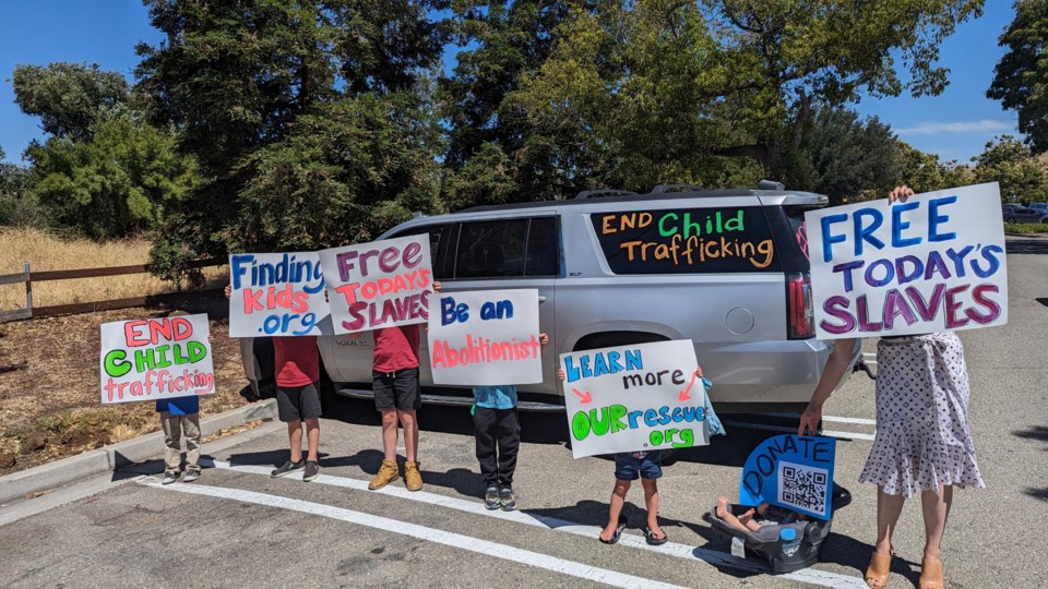 sunol-mom-caravan-2