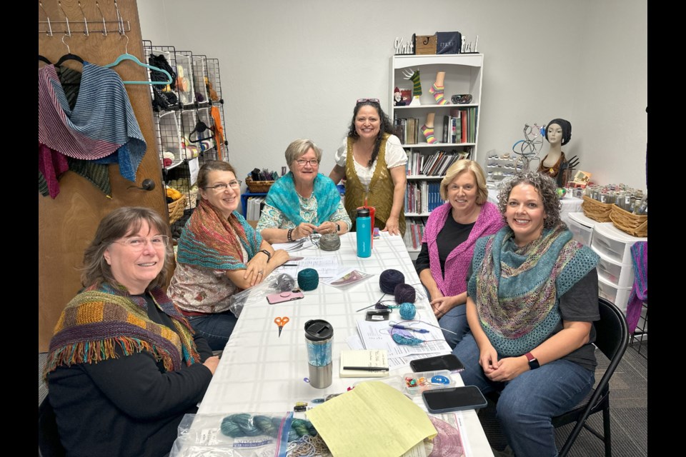 In-person attendees pose at KTPT’s Chevron Delight knit-along, Aug 2023. | Photo by Jude Strzemp