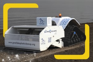 VIDEO: This new robot cleans Ontario beaches like a Zamboni