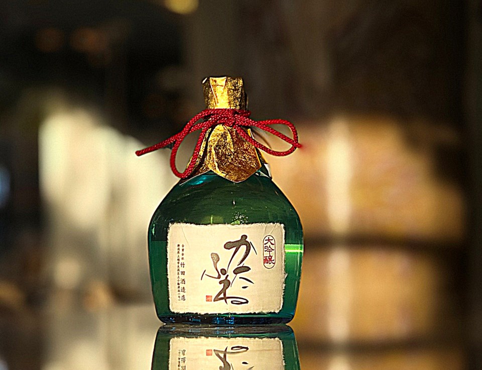 20241201_163631-1-musume-sake-bottle