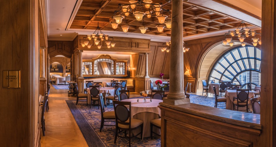 crescent-club-main-dining-room