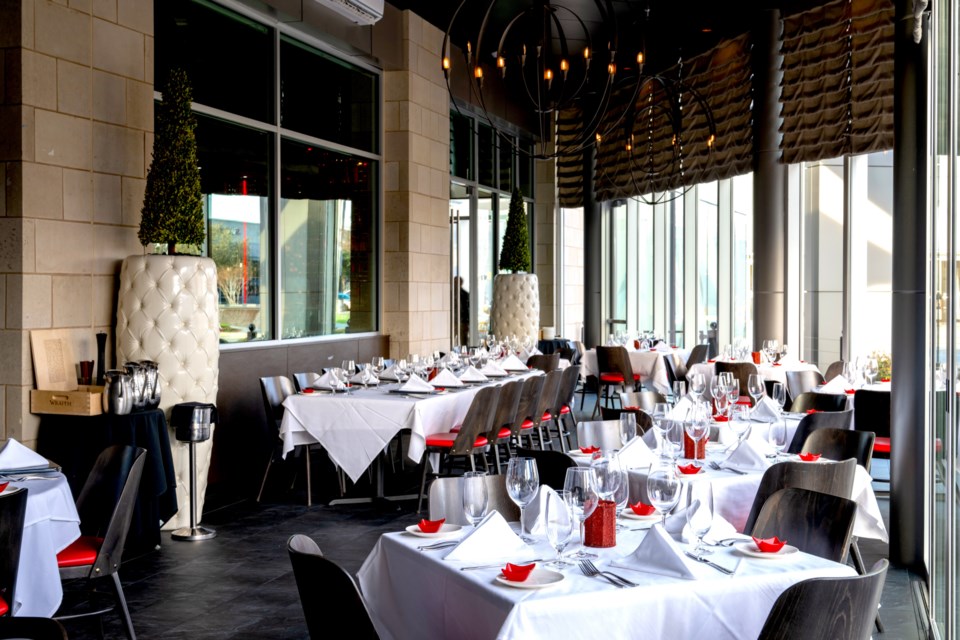 dee-lincoln-prime-patio