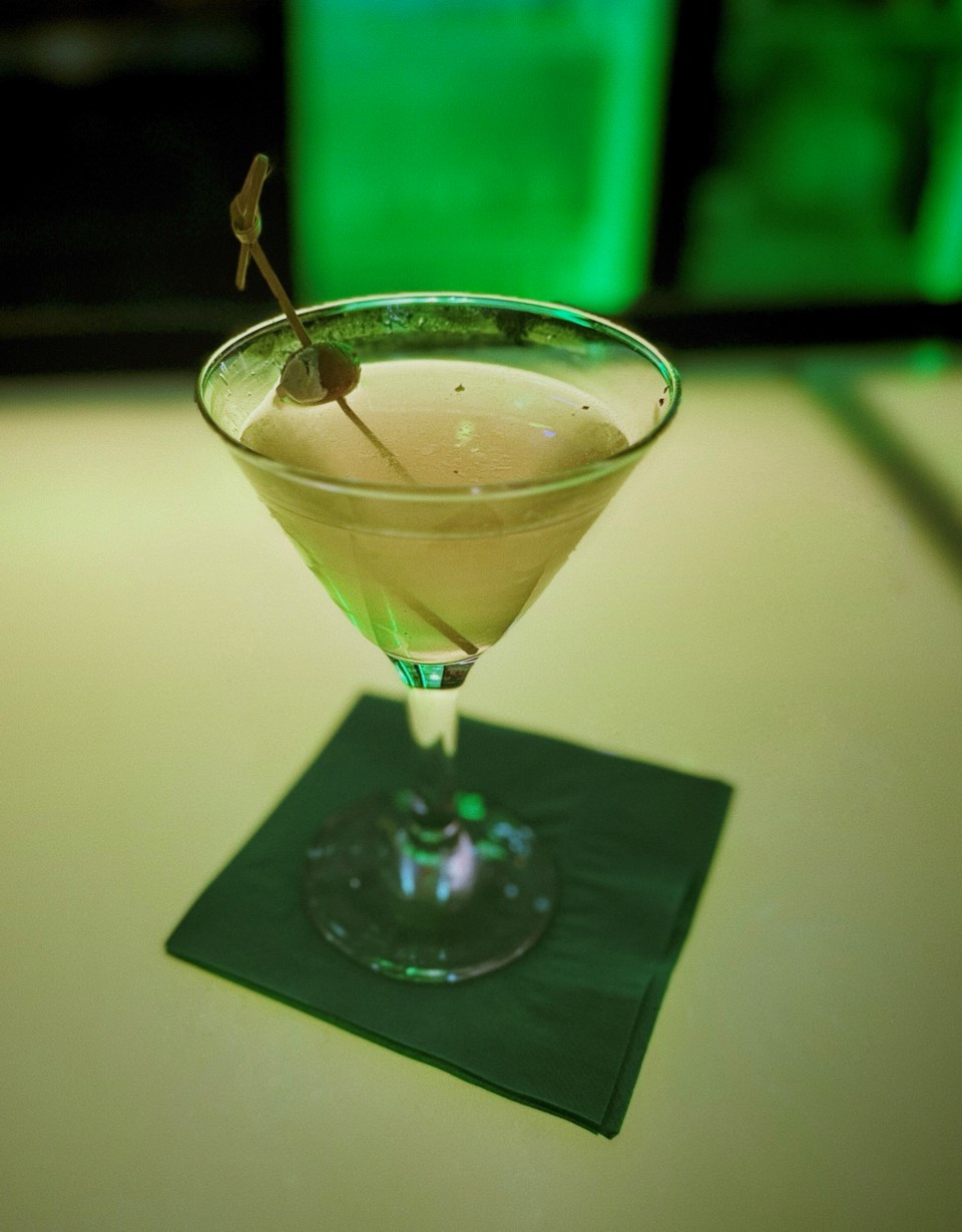 fizz-filthy-bleu-martini