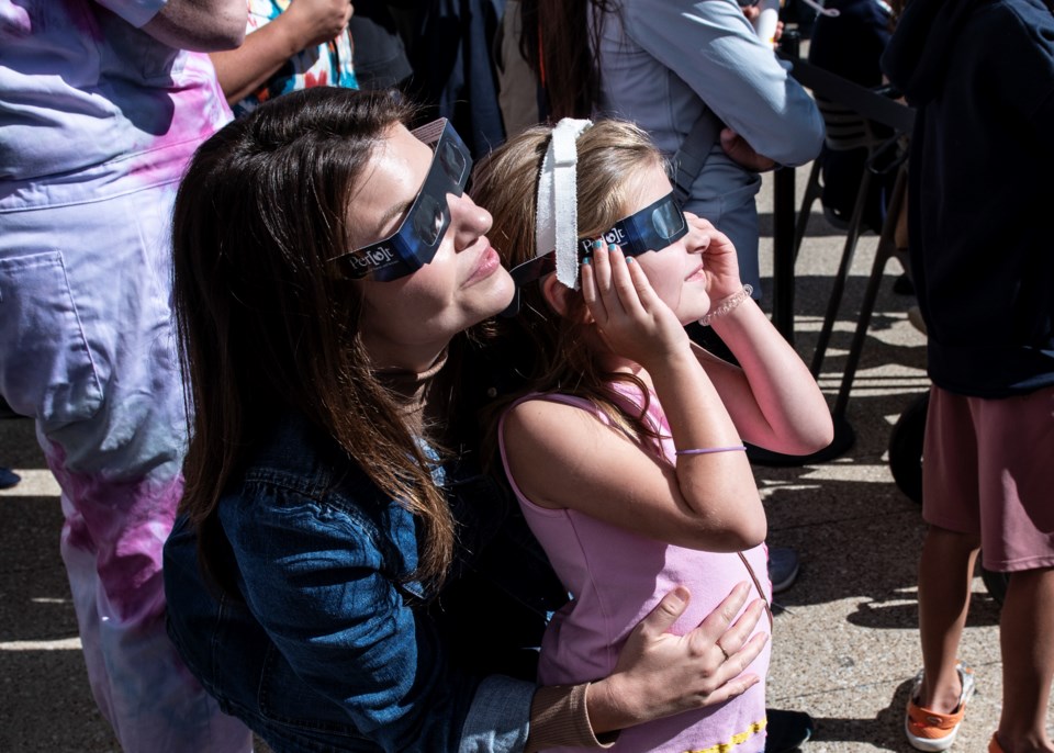 101423-annular-eclipse-at-perot-museum-5