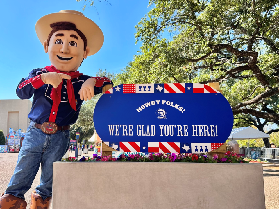 2023-sft-lbt-glad-you-are-here-sign