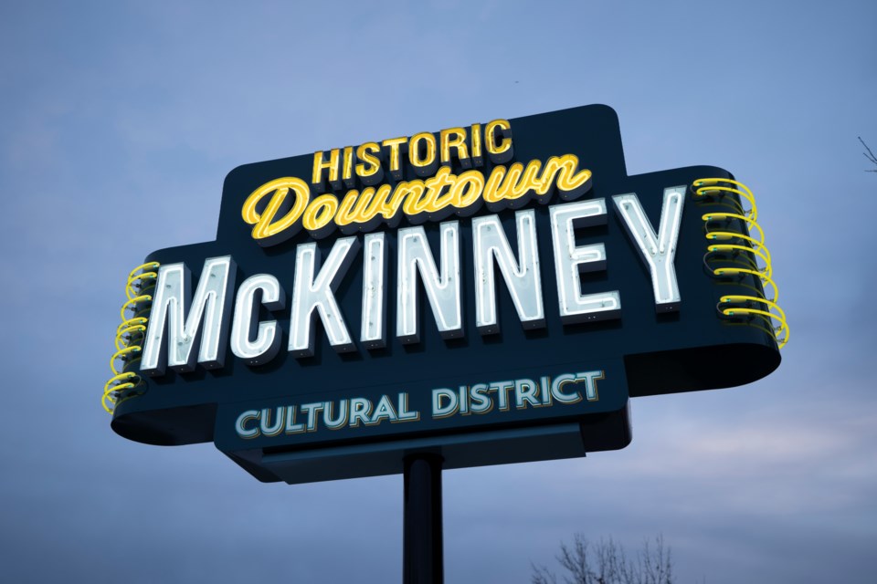 downtown_mckinney_neon_signs_-12