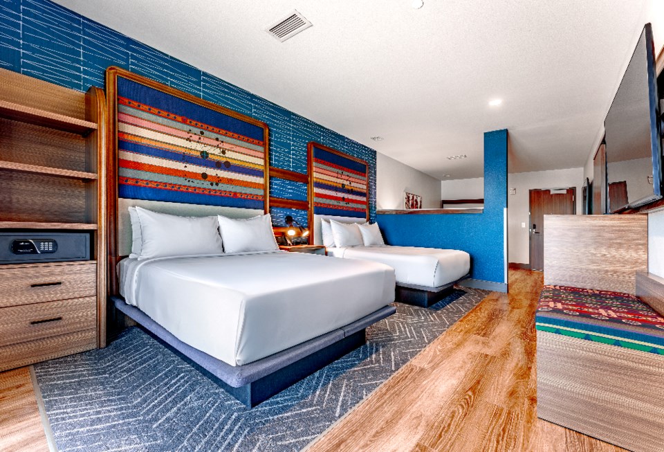 double-queen-interior-okana-resort-indoor-waterpark
