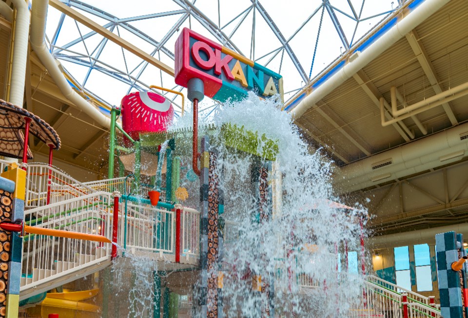 indoor-waterpark-2-okana-resort-indoor-waterpark