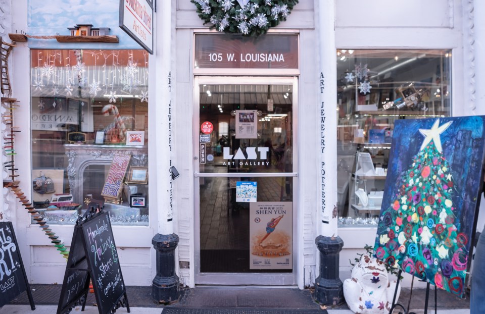 last-art-gasllery_louisiana-street-storefront